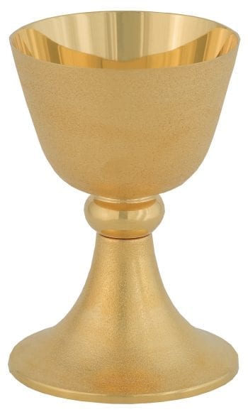 classic goblet in golden brass. Goblet in gold-plated brass with a satin surface and globe on the handle with a glossy finish