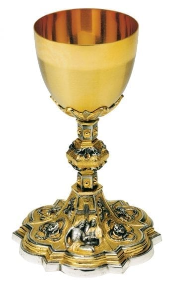 Maranatha Lab "Passio" chalice in two-tone brass decorated with scenes of the crucifixion alternating with angelic heads