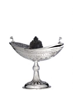 Navicella "Assisi"in argento finemente cesellato a mano con motivi decorativi classici.