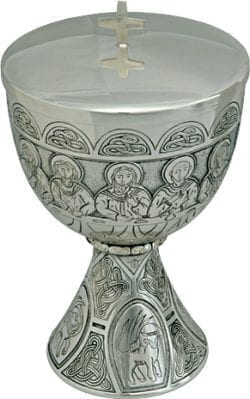 Romanesque pyx Twelve Apostles in silver-plated brass with hand-made engravings on the cup with the effigy of the Twelve Apostles and base with medallions of the Four Evangelists