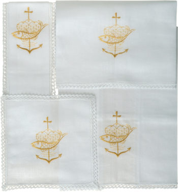 Servizio-Messa "Pesci" Maranatha Lab in tessuto lino con ricamo diretto dei simboli Ancora e Pesce in oro.