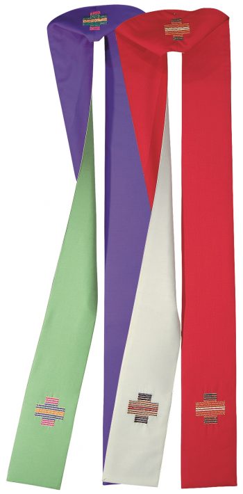 stola bicolore Pietrobon confezionata in un tessuto di pura lana con ricamo diretto cruciforme alle estremità. Confezione made in Italy