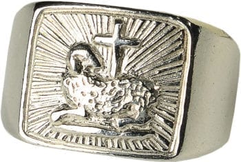 Anello in argento "Agnus Dei" in argento liscio impreziosito da cesellatura centrale del simbolo dell'Agnello