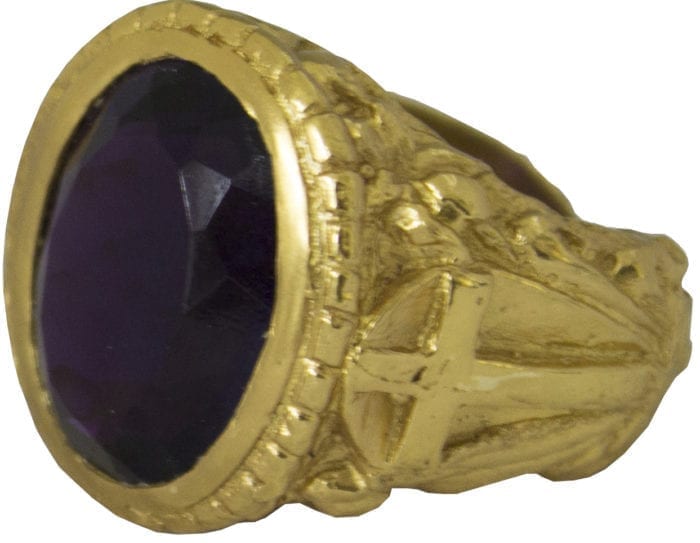Maranatha Lab "Amethyst-Oval" ring in hand-chiseled gold silver with cruciform symbols on the back and embedded amethyst.