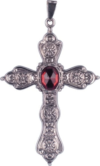 Croce pettorale con pietra rosso rubino incastonata in argento interamente cesellato a mano a motivi floreali