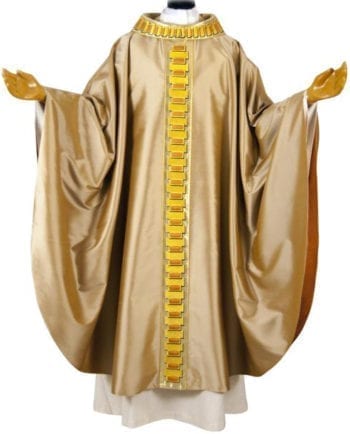Casula taglio classico "Testamento" in pura seta oro impreziosita da stolone ricamato con motivi a sentiero