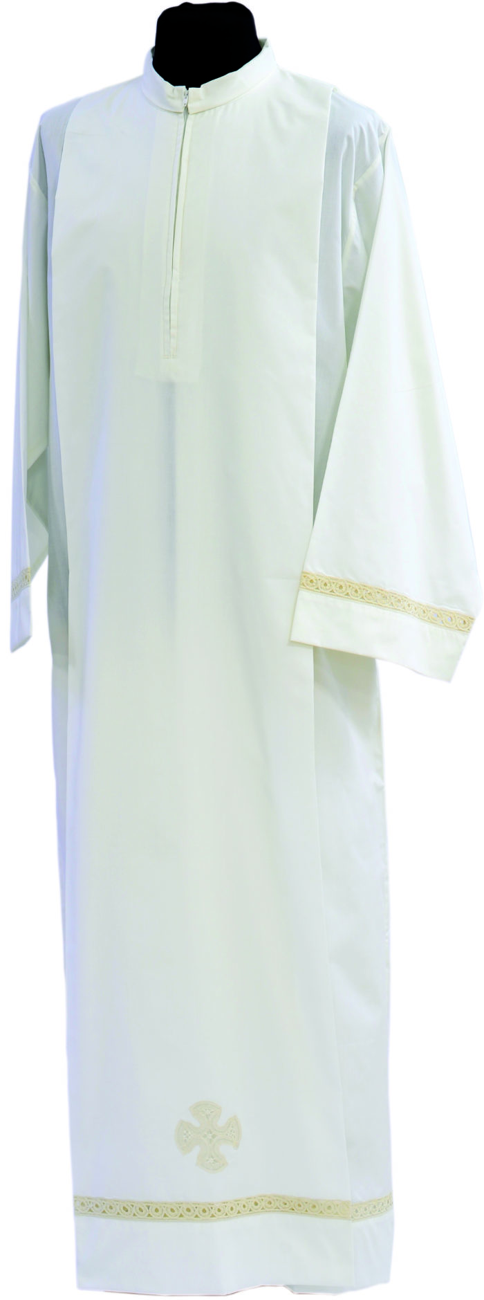 Camice "Cosenza" Maranatha Lab in tessuto misto cotone, decorato con pizzo rinascimentale e ricamo cruciforme.