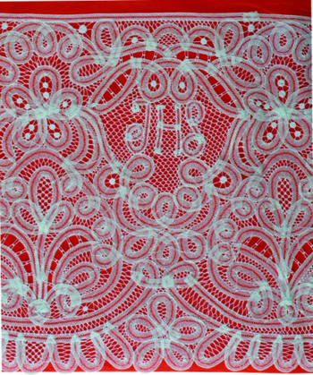 Completo "Paradiso" Maranatha Lab per camice o cotta, in lino, decorato con pizzo rinascimentale e simbolo JHS.