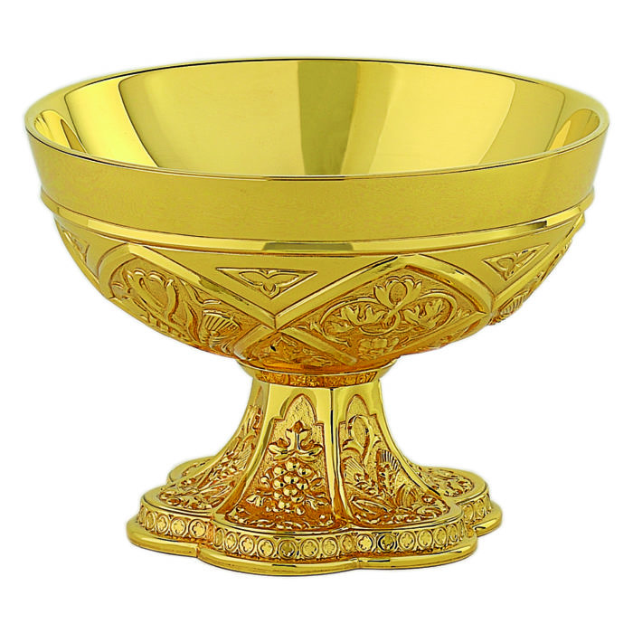gothic plate in gilded brass characterized by a polylobed octagonal base and a rich embossed decoration on the cup and at the base