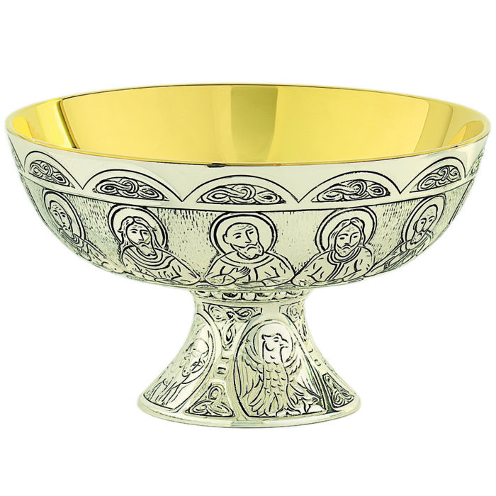 piatto romanico 12 Apostoli in ottone argentato con interno coppa dorato decorato con cesellatura a mano dei 12 Apostoli sulla coppa e simboli dei quattro Evangelisti alla base