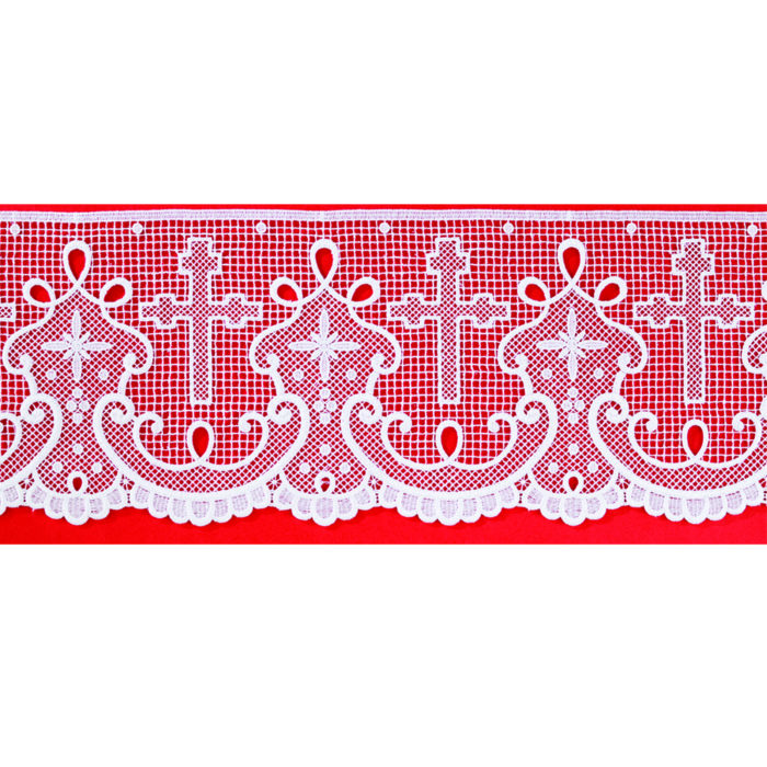 Maranatha Lab "Lisbon" border in linen fabric enriched with macramé lace and cruciform symbols.