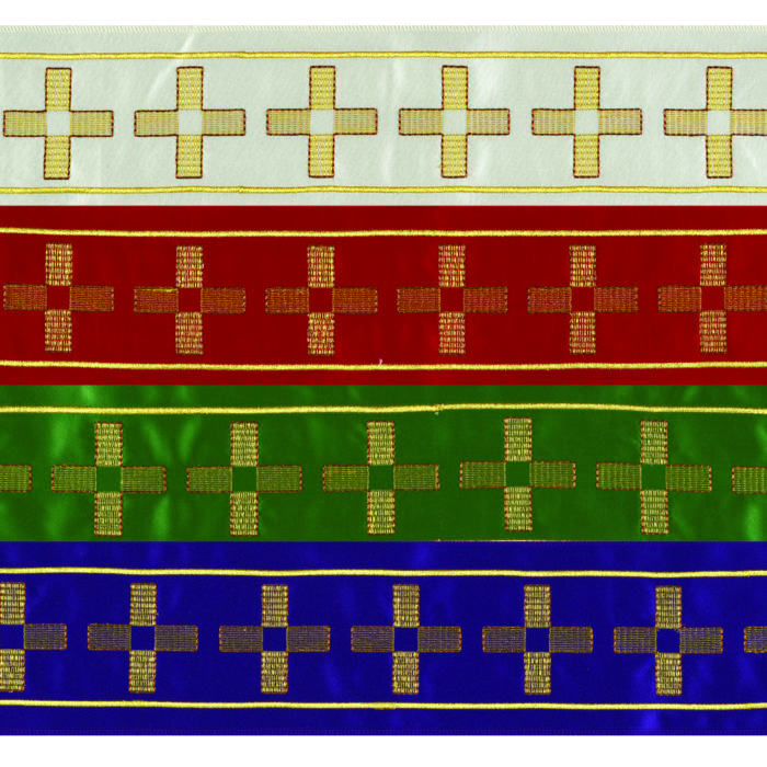 Gallone “Croce-Greca” Maranatha Lab con ricamo cruciforme in oro