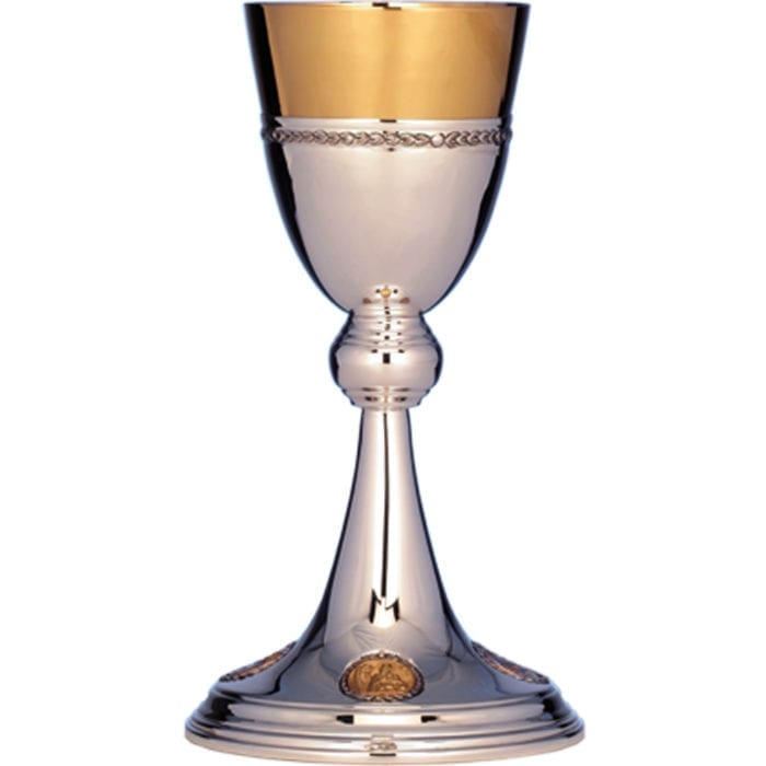 Calice "Evangelisti" in argento cesellato a mano e decorato con medaglioni dorati dei quattro evangelisti.