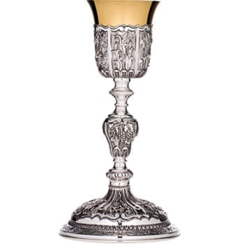 Calice "Uva e Spighe" in argento cesellato a mano con motivi eucaristici del grano e uva in stile classico