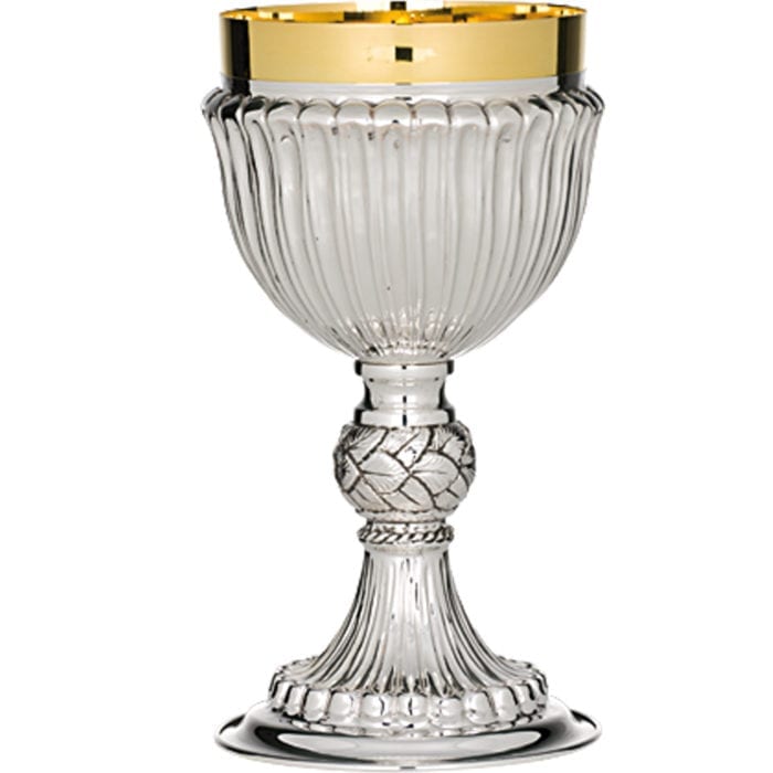 Calice "Ogive" in argento stile classico finemente cesellato a mano con motivi classici e decori floreali all'impugnatura