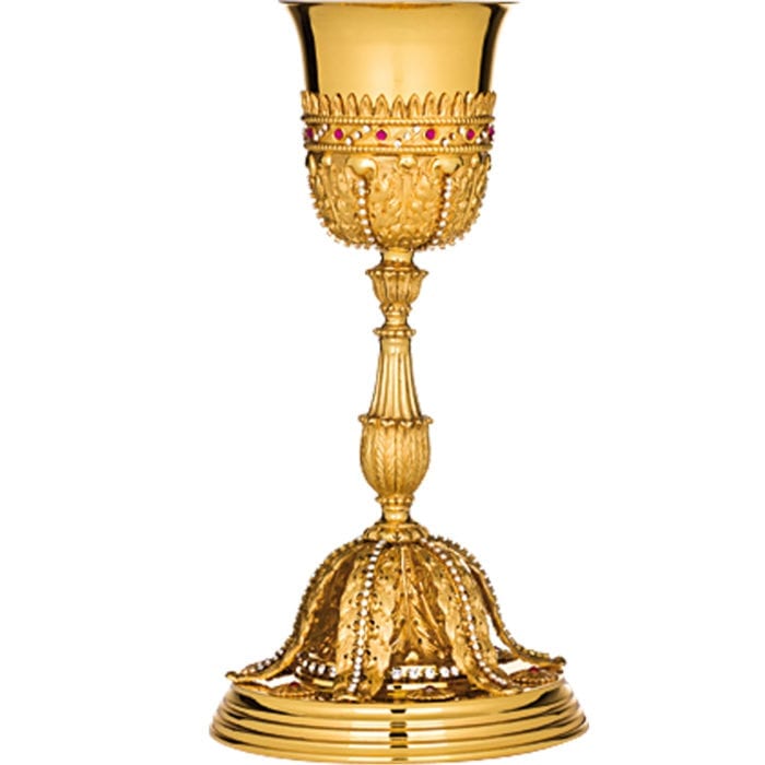 Calice in argento dorato cesellato a mano con decori naturaliformi e impreziosito da pietre incastonate bianche e rosso rubino