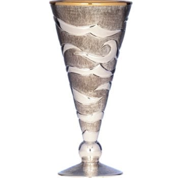 Calice in argento "Acqua" dalla forma conica interamente cesellato a mano con motivi ad onde