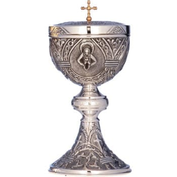 Pisside mariana in argento stile romanico finemente cesellata a mano con motivi mariani ed intrecci.