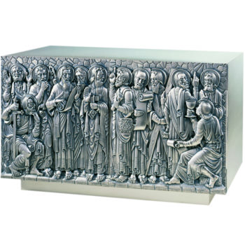 Classic table tabernacle in finely embossed and hand-chiselled silver-plated brass with figures of the twelve Apostles.
