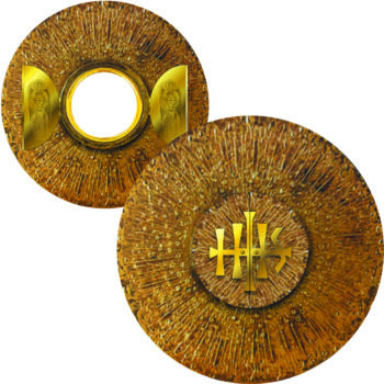 Tabernacolo Jhs in ottone dorato di forma circolare decorato con lavorazione a rilievo e cristogramma Jhs sulla doppia porta. Finitura interna dorata
