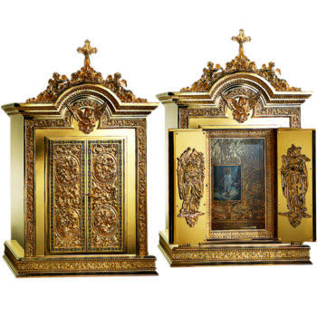Molina Renaissance table tabernacle in gilded brass decorated with bas-reliefs on the doors of the double door, both internally and externally.
