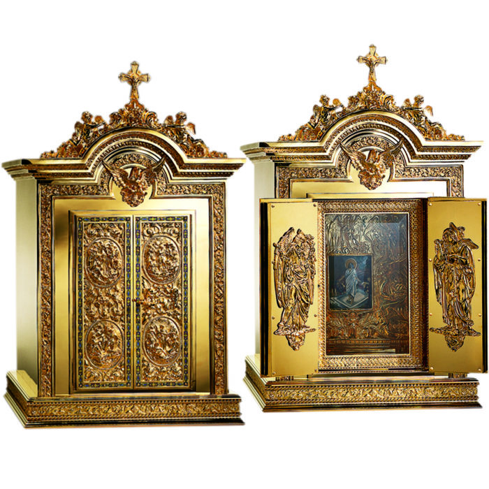 Molina Renaissance table tabernacle in gilded brass decorated with bas-reliefs on the doors of the double door, both internally and externally.