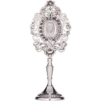 Reliquiario ovale in argento stile classico finemente tornito e cesellato a mano con motivi floreali